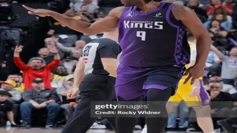 “字母哥步入三十，技艺精进，中投高手初现，得分王与MVP宝座能否在望？”